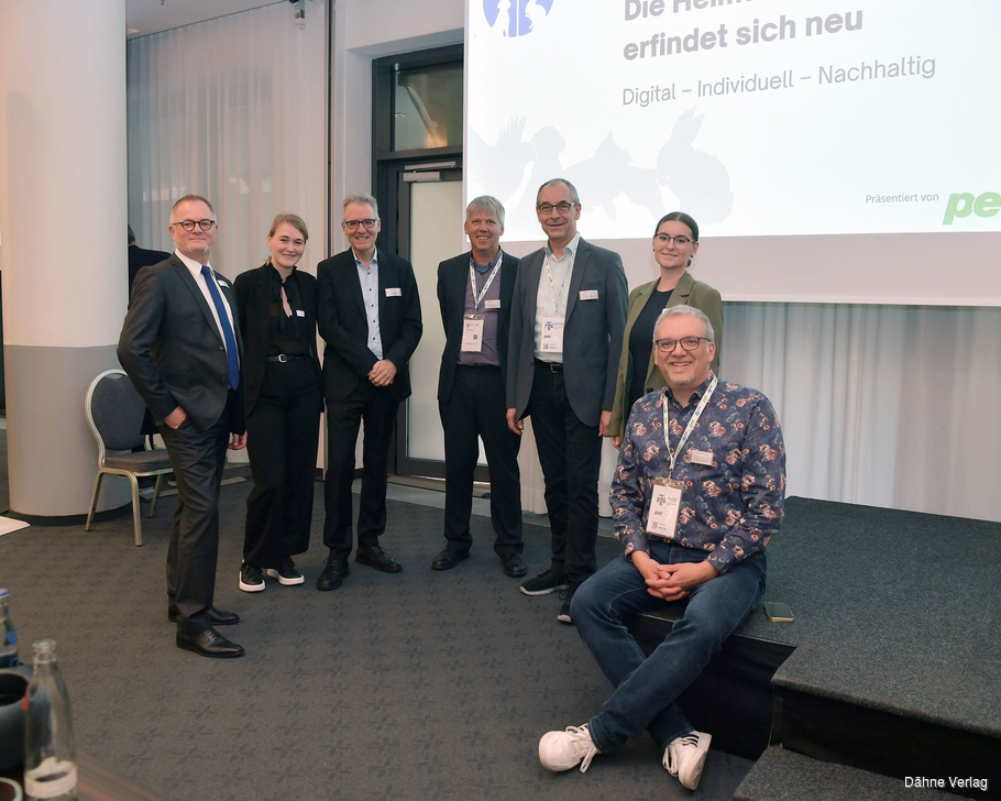 Das Veranstalter- und Organisationsteam blickt zufrieden auf den Heimtier-Kongress zurück (von links): Harald Kraus, Lorena Rogg, Ralf Majer-Abele, Philipp Gardemin, Marc Dähne, Carolin Spiegel und Thomas Heinen.